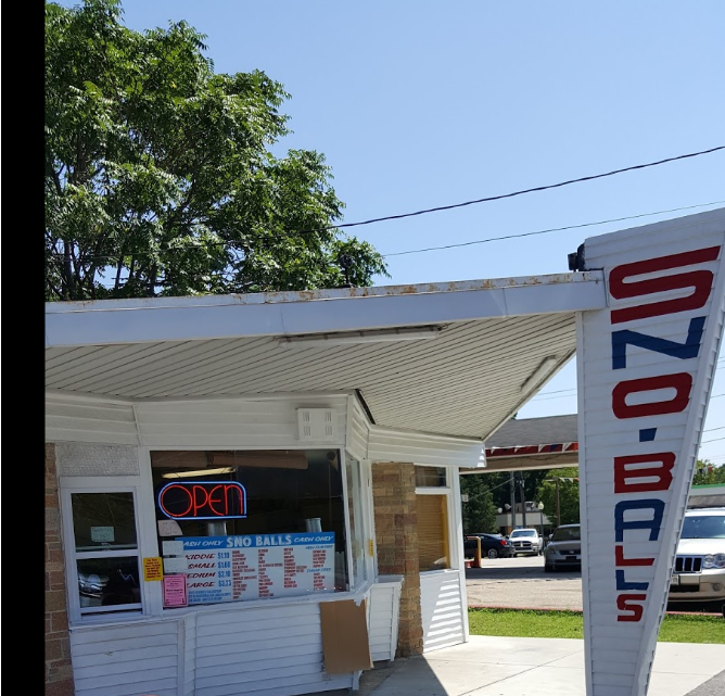 B & B Snowballs & seafood