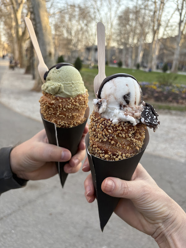 Sisters Kurtoš & Ice Cream