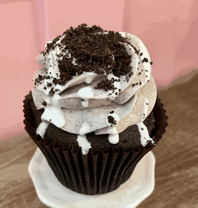 Smallcakes O’Fallon: Cupcakery, Creamery & More