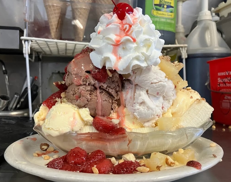 THE CHOCOBANANA ICECREAM SHOP OF NORWALK CT.